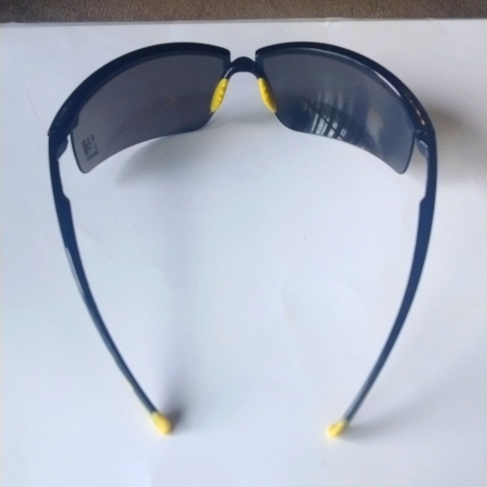 Sunglasses - Picture 5 of 7